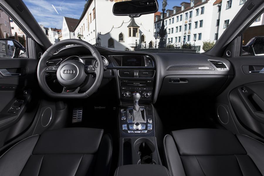 Торпедо Audi RS4 Avant by ABT (B8, 8K) 2012 года  (фото 2 из 9)
